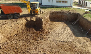 Рытье котлованов под фундамент в Новоалтайске – цена от 2584 руб. за м3 | 2Землекопа-Нвл