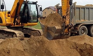 Выкопать яму экскаватором в Новоалтайске от 930 руб. - 2Землекопа-Нвл