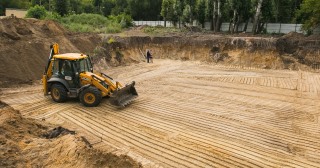 Разработка котлована Новоалтайск, цена от 310 руб./м3.